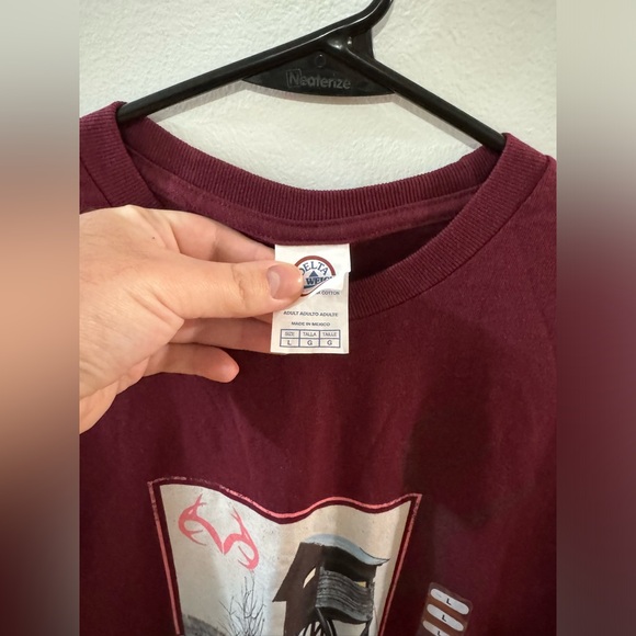 NWT LG Real Tree Red Queen of the Stand T-Shirt - Picture 4 of 5